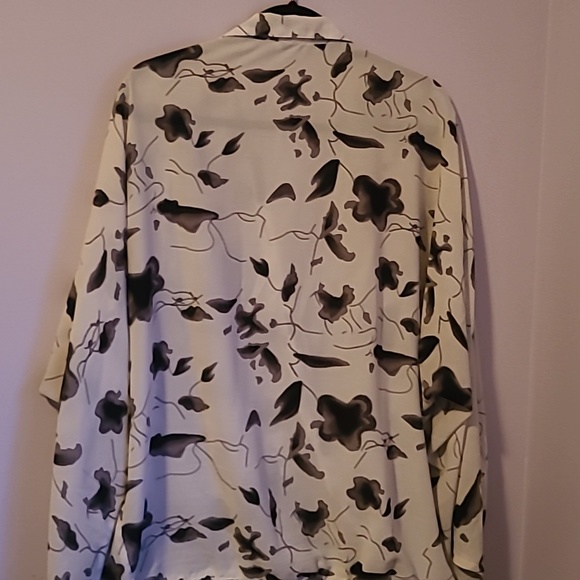Ricki's white and black floral blouse, size L - Picture 3 of 3